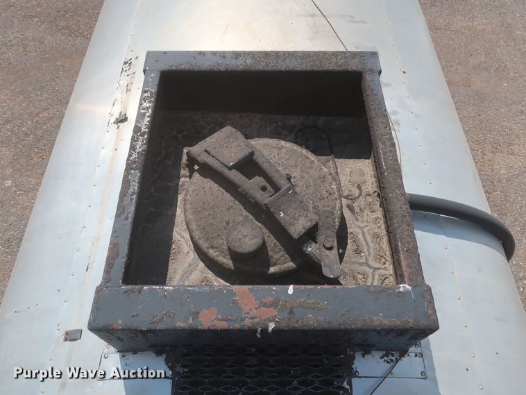 image for item JX9219 2007 Sterling L7500  oil distributor truck