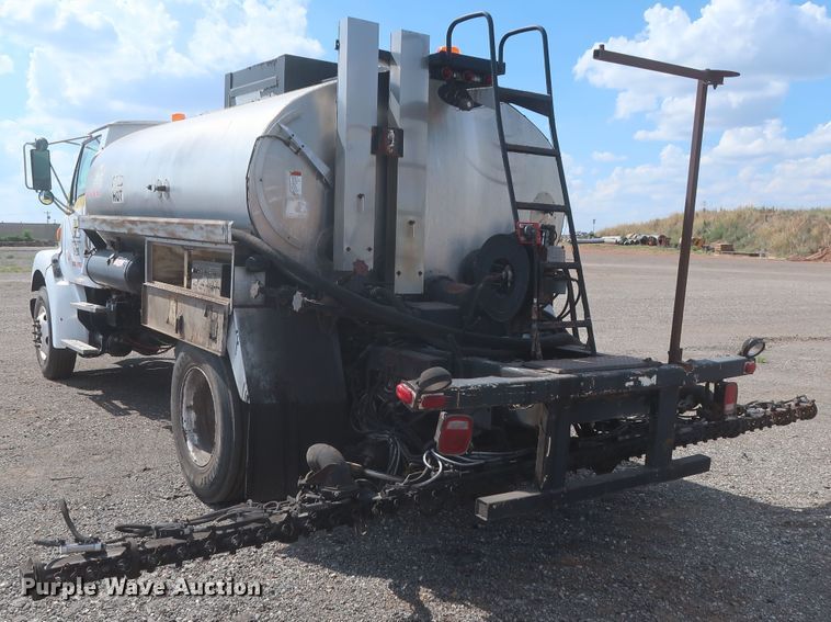 image for item JX9219 2007 Sterling L7500  oil distributor truck