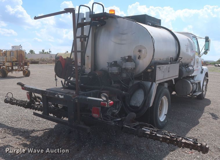 image for item JX9219 2007 Sterling L7500  oil distributor truck
