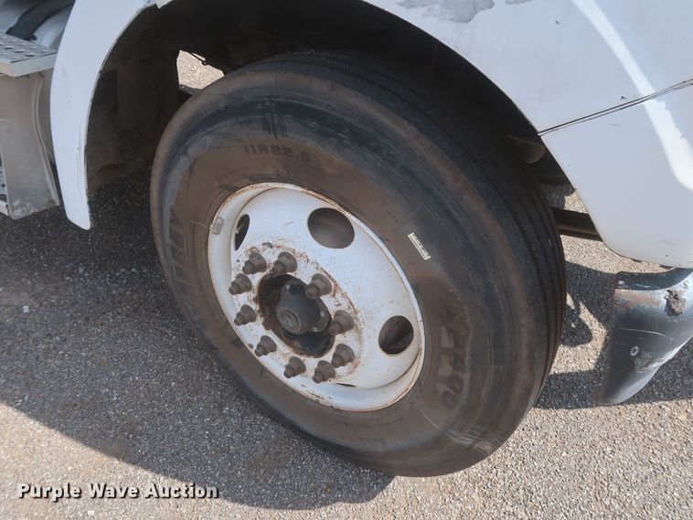 image for item JX9219 2007 Sterling L7500  oil distributor truck