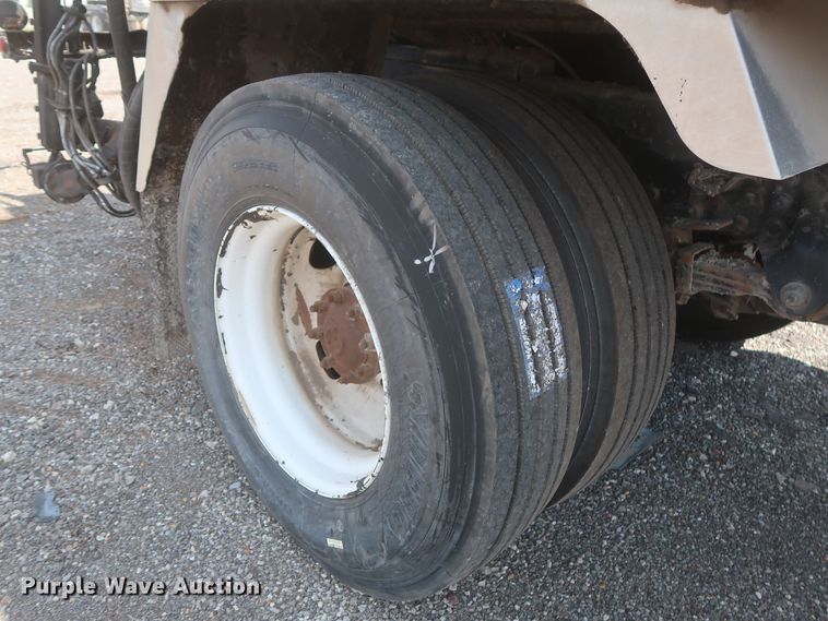 image for item JX9219 2007 Sterling L7500  oil distributor truck