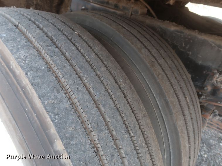 image for item JX9219 2007 Sterling L7500  oil distributor truck