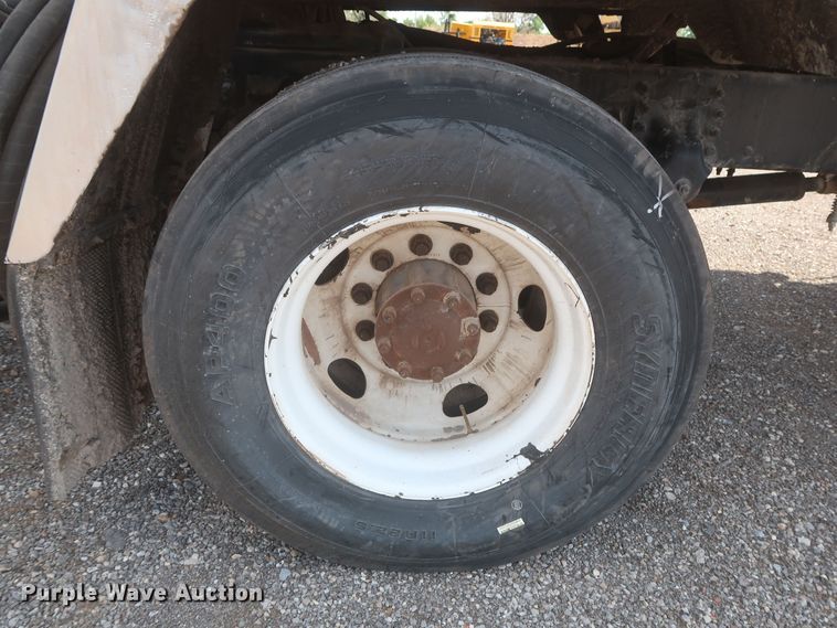 image for item JX9219 2007 Sterling L7500  oil distributor truck