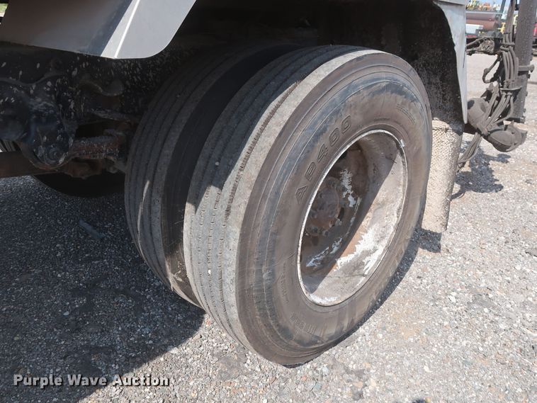 image for item JX9219 2007 Sterling L7500  oil distributor truck