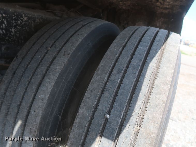 image for item JX9219 2007 Sterling L7500  oil distributor truck