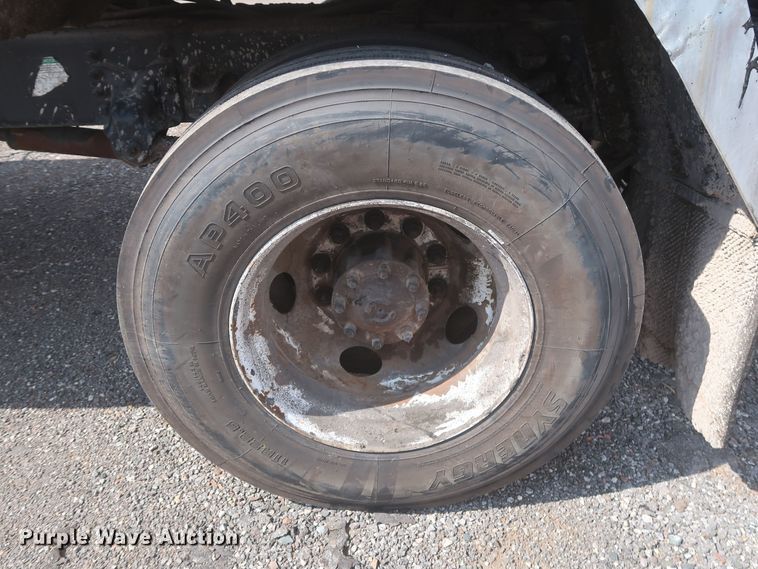 image for item JX9219 2007 Sterling L7500  oil distributor truck