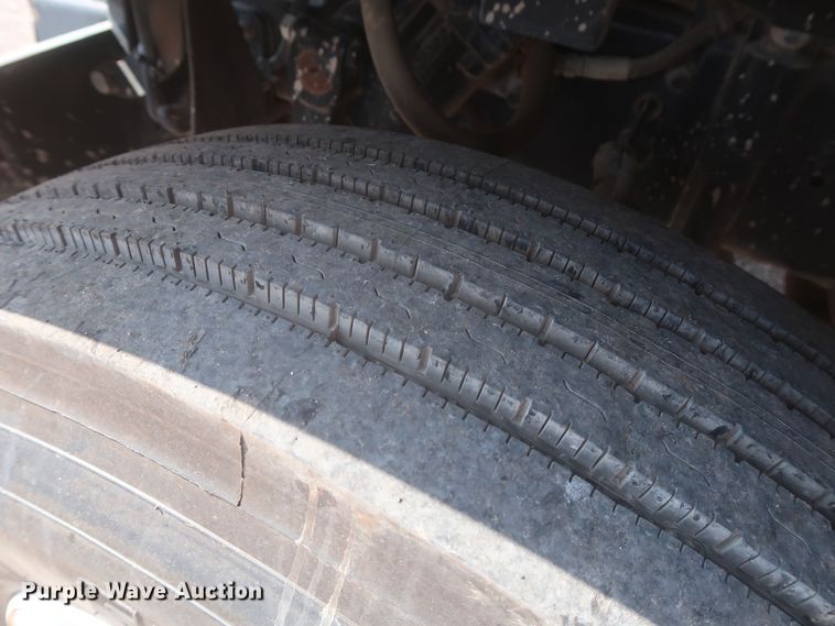 image for item JX9219 2007 Sterling L7500  oil distributor truck