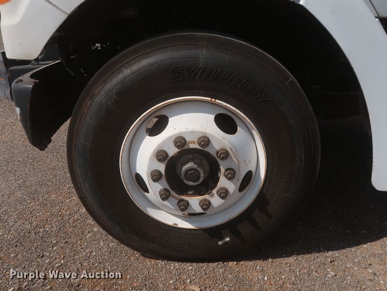 image for item JX9219 2007 Sterling L7500  oil distributor truck