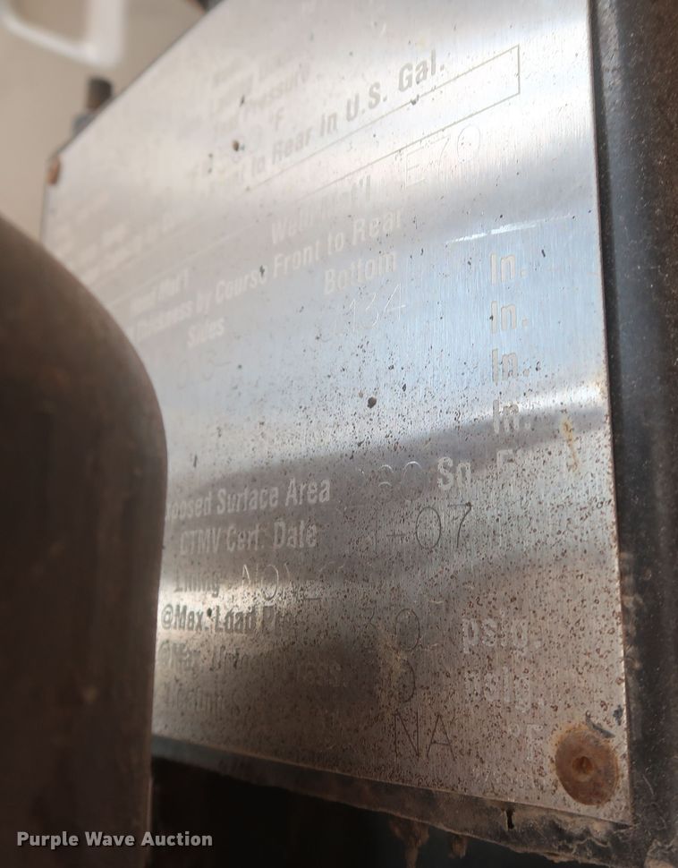 image for item JX9219 2007 Sterling L7500  oil distributor truck