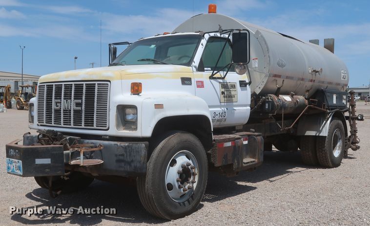 image for item JX9231 2000 GMC C7500  oil distributor truck