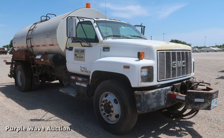 image for item JX9231 2000 GMC C7500  oil distributor truck