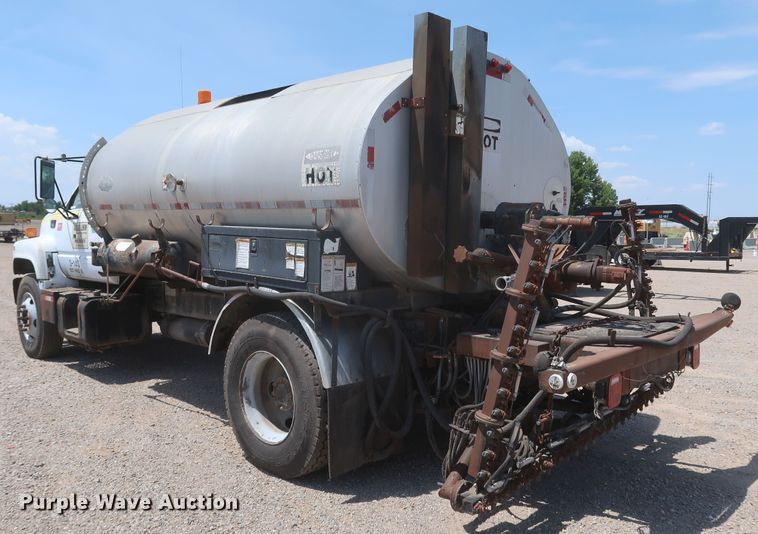 image for item JX9231 2000 GMC C7500  oil distributor truck