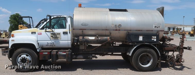 image for item JX9231 2000 GMC C7500  oil distributor truck