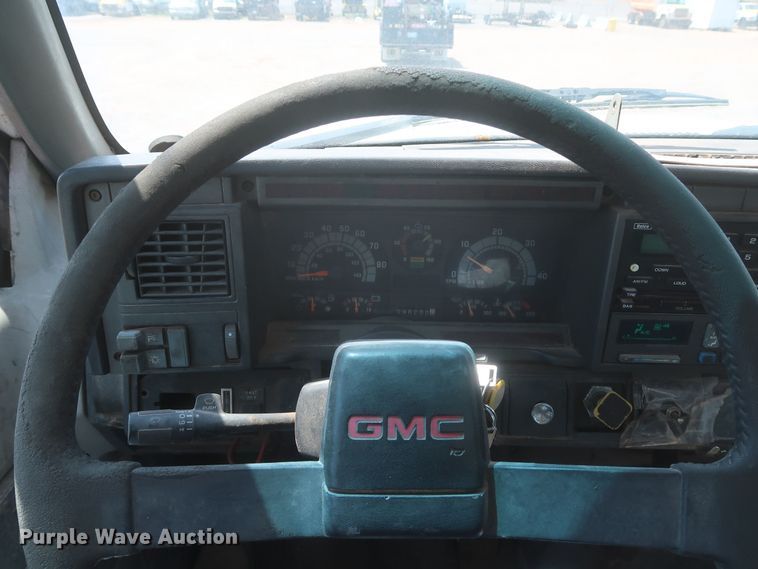 image for item JX9231 2000 GMC C7500  oil distributor truck