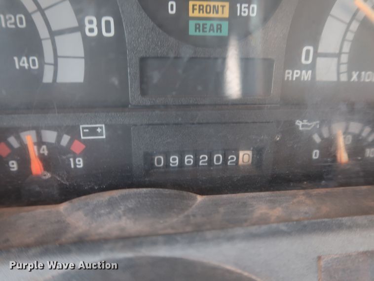 image for item JX9231 2000 GMC C7500  oil distributor truck