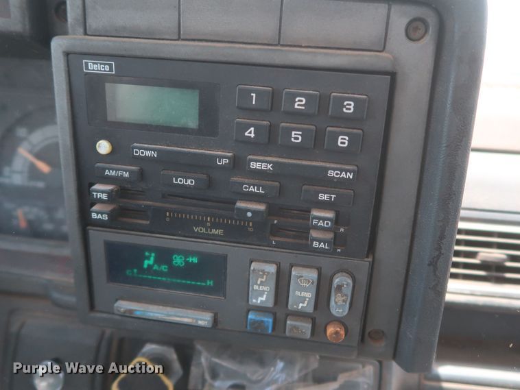 image for item JX9231 2000 GMC C7500  oil distributor truck