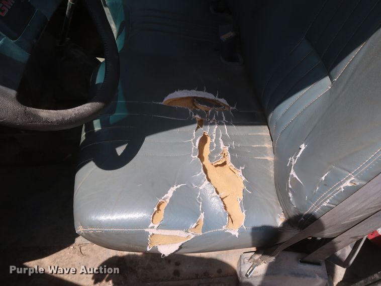 image for item JX9231 2000 GMC C7500  oil distributor truck