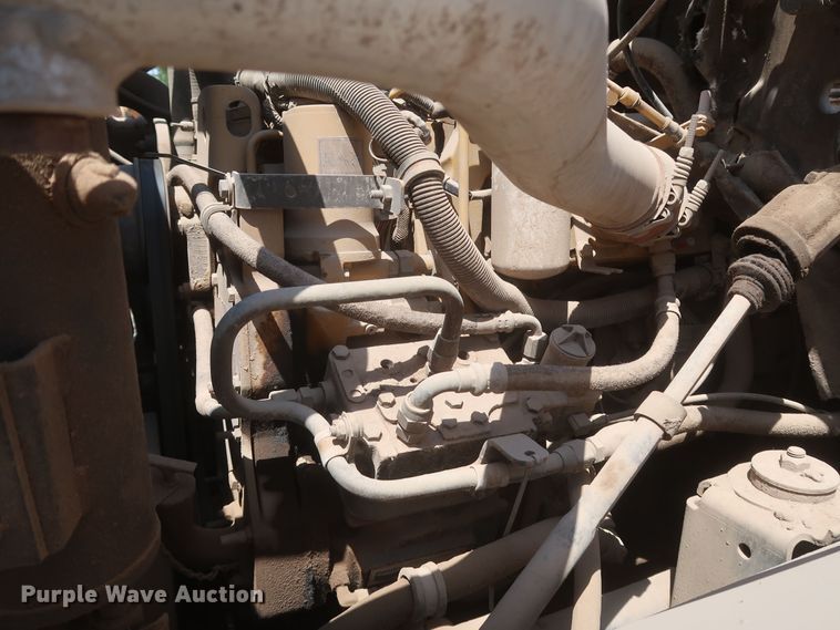 image for item JX9231 2000 GMC C7500  oil distributor truck