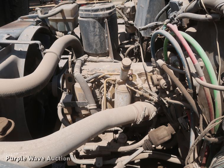 image for item JX9231 2000 GMC C7500  oil distributor truck