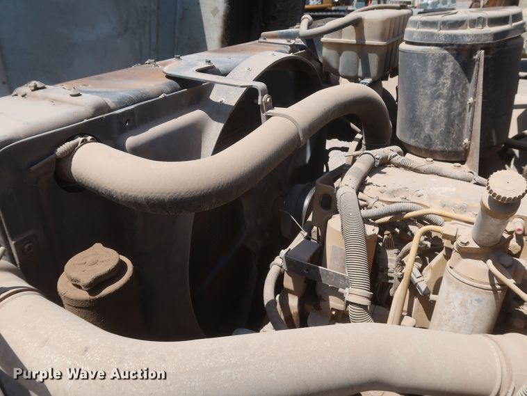 image for item JX9231 2000 GMC C7500  oil distributor truck