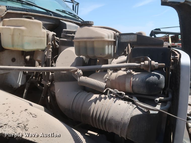 image for item JX9231 2000 GMC C7500  oil distributor truck