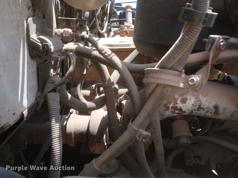 image for item JX9231 2000 GMC C7500  oil distributor truck