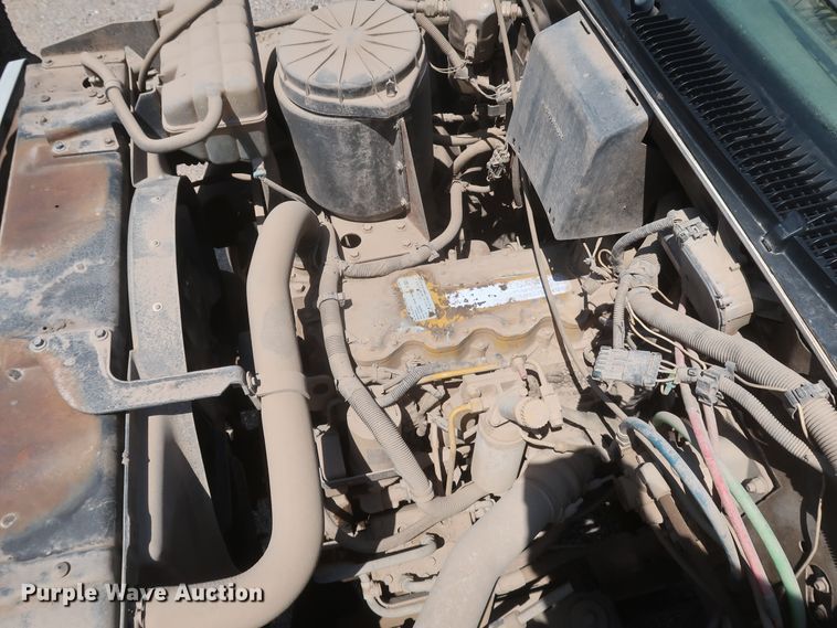 image for item JX9231 2000 GMC C7500  oil distributor truck