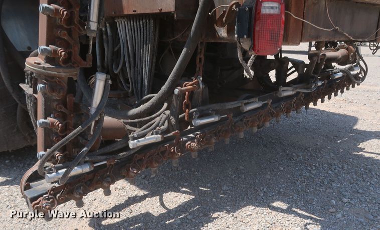 image for item JX9231 2000 GMC C7500  oil distributor truck