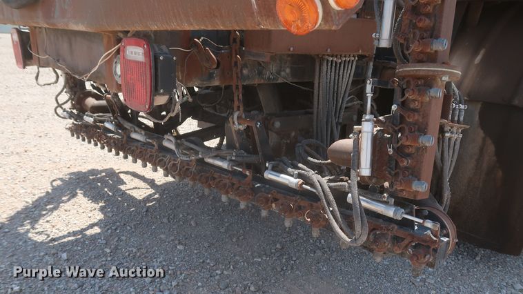 image for item JX9231 2000 GMC C7500  oil distributor truck