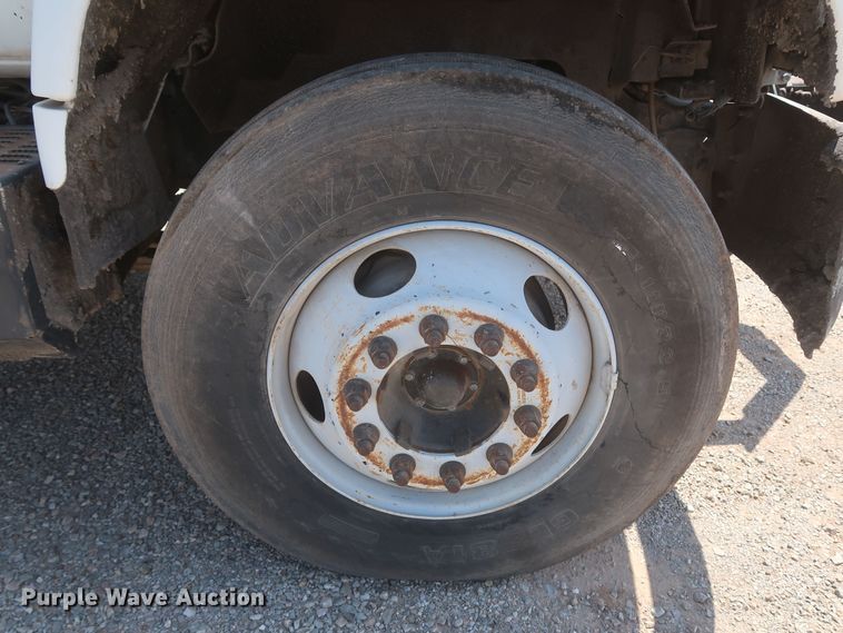 image for item JX9231 2000 GMC C7500  oil distributor truck