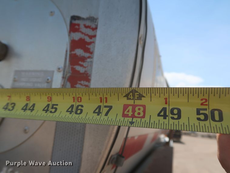 image for item JX9231 2000 GMC C7500  oil distributor truck