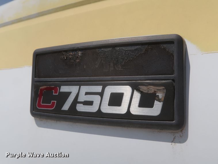 image for item JX9231 2000 GMC C7500  oil distributor truck