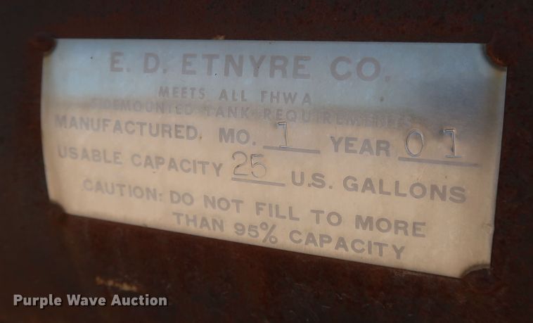 image for item JX9231 2000 GMC C7500  oil distributor truck