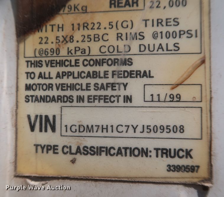 image for item JX9231 2000 GMC C7500  oil distributor truck