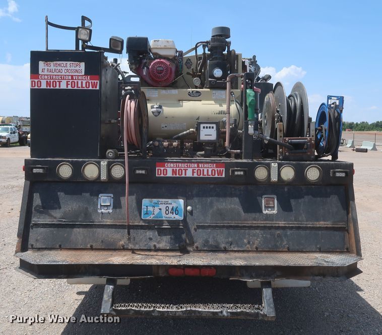 image for item JX9232 1998 Chevrolet C7500  fuel / lube truck