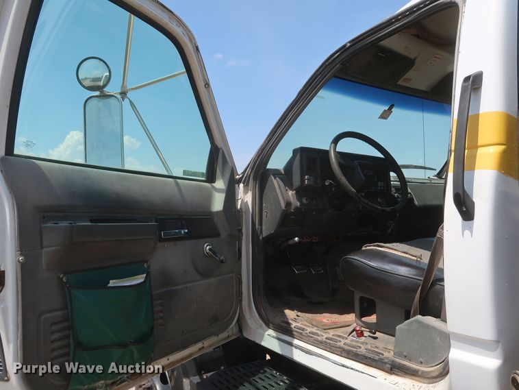 image for item JX9232 1998 Chevrolet C7500  fuel / lube truck