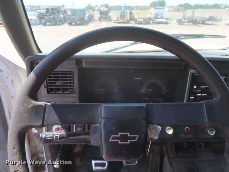 image for item JX9232 1998 Chevrolet C7500  fuel / lube truck