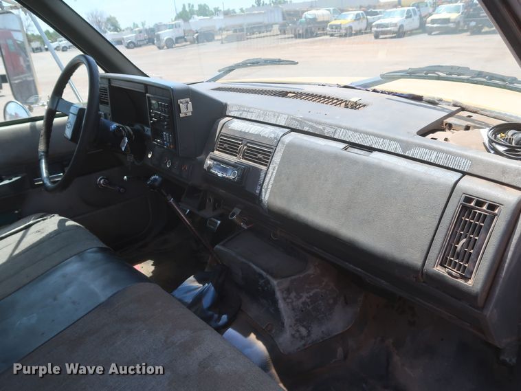 image for item JX9232 1998 Chevrolet C7500  fuel / lube truck