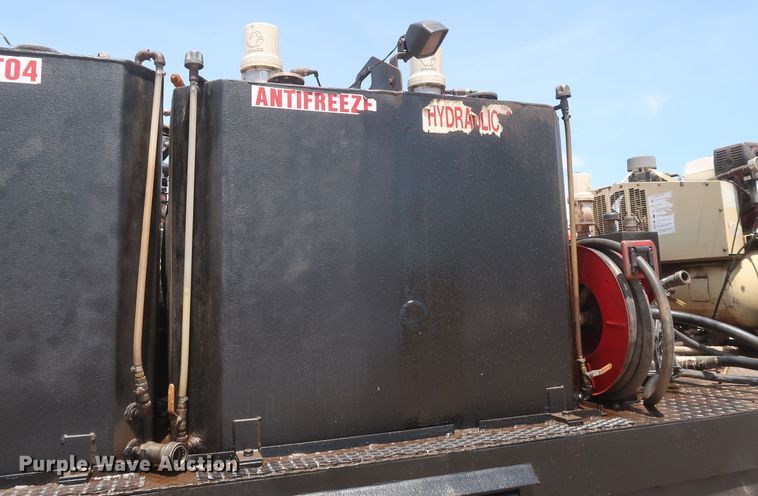 image for item JX9232 1998 Chevrolet C7500  fuel / lube truck