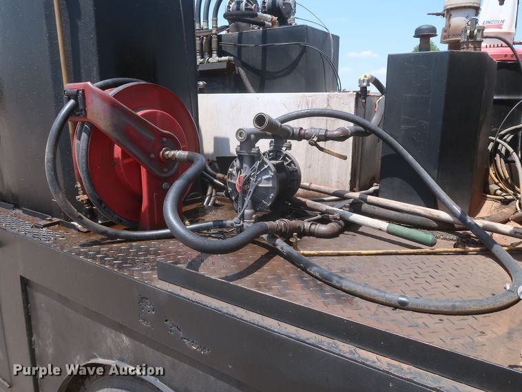 image for item JX9232 1998 Chevrolet C7500  fuel / lube truck