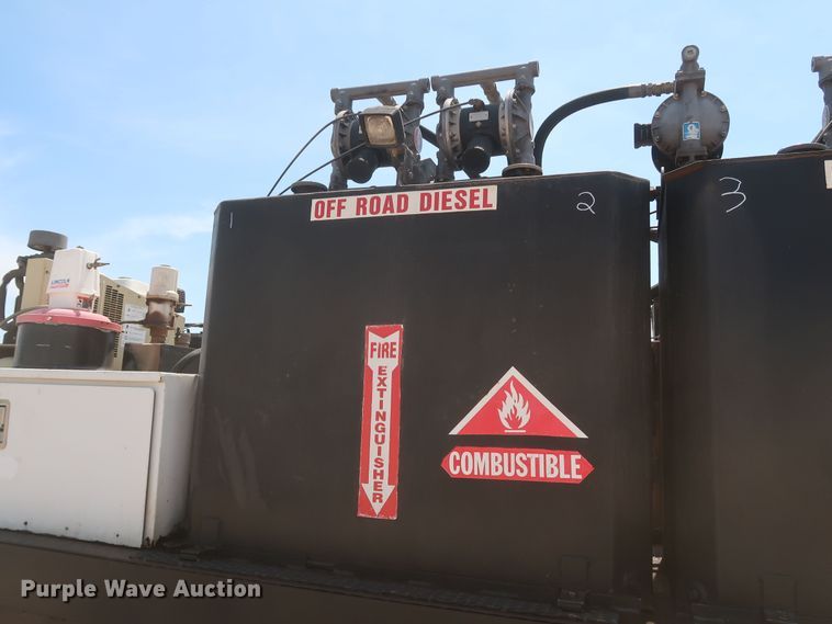 image for item JX9232 1998 Chevrolet C7500  fuel / lube truck