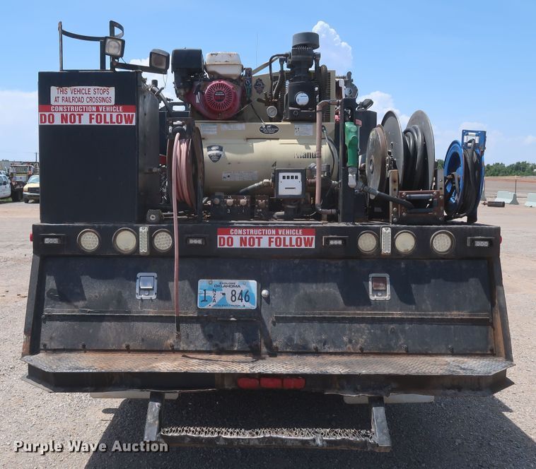 image for item JX9232 1998 Chevrolet C7500  fuel / lube truck