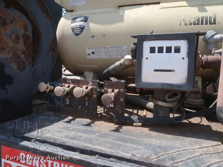 image for item JX9232 1998 Chevrolet C7500  fuel / lube truck