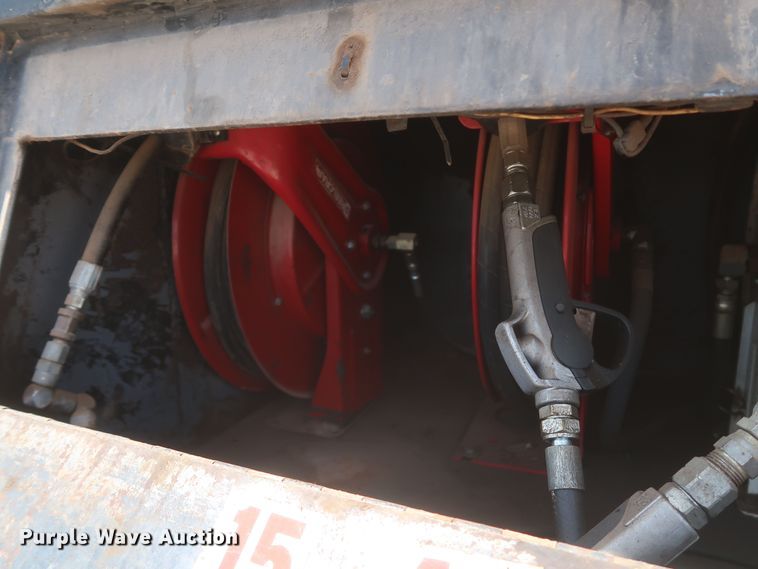 image for item JX9232 1998 Chevrolet C7500  fuel / lube truck