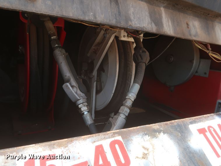 image for item JX9232 1998 Chevrolet C7500  fuel / lube truck