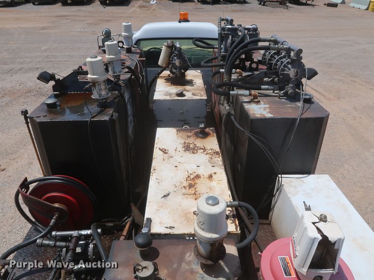 image for item JX9232 1998 Chevrolet C7500  fuel / lube truck