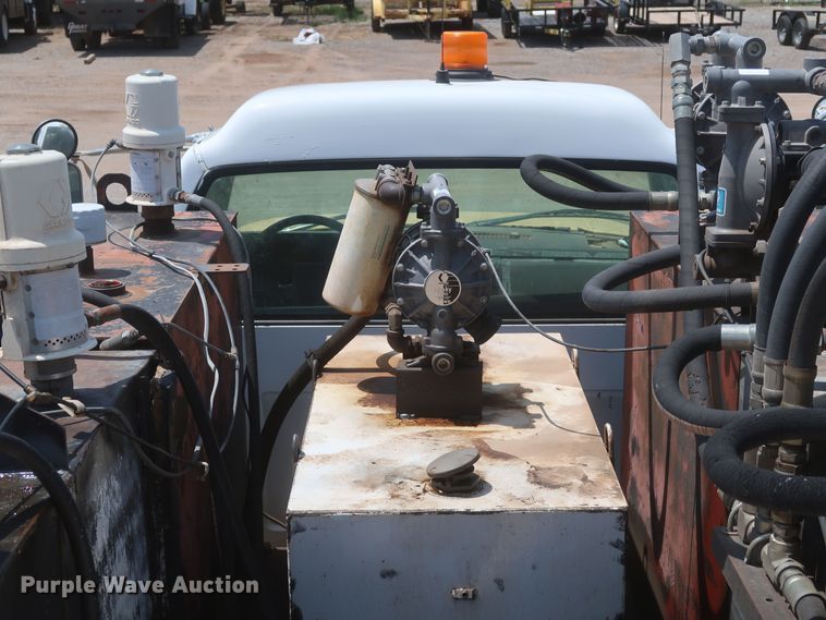 image for item JX9232 1998 Chevrolet C7500  fuel / lube truck