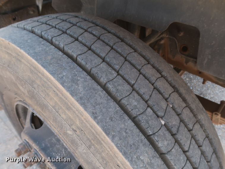 image for item JX9232 1998 Chevrolet C7500  fuel / lube truck