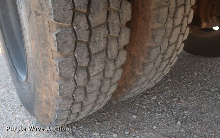 image for item JX9232 1998 Chevrolet C7500  fuel / lube truck