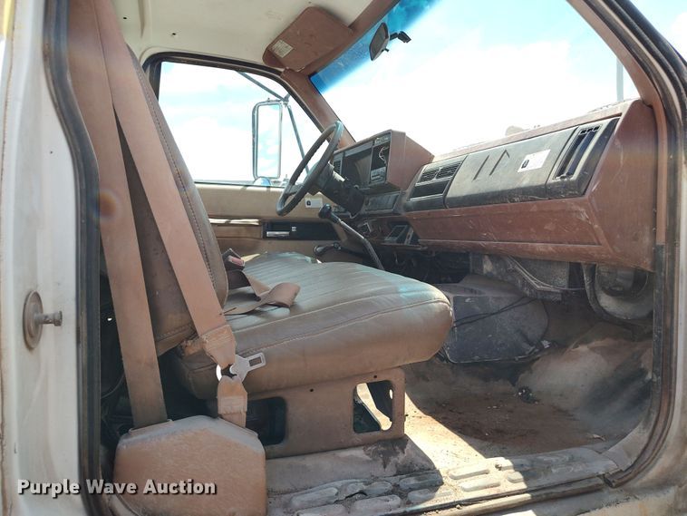 image for item JX9245 1993 Chevrolet Kodiak C5500  tank truck